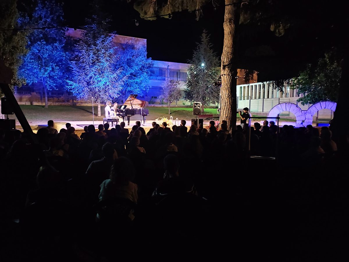 Concert de piano a l'aire lliure