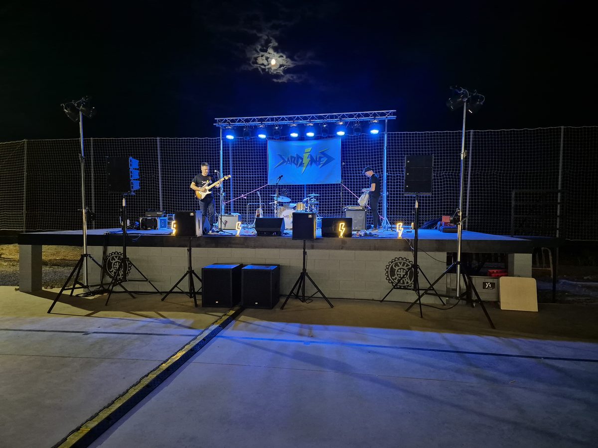 Escenari professional nocturn